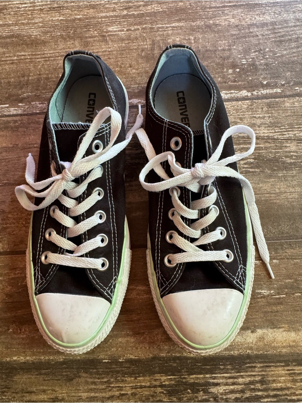 Converse Chuck Taylor All Star double tongue low tops women’s size 8